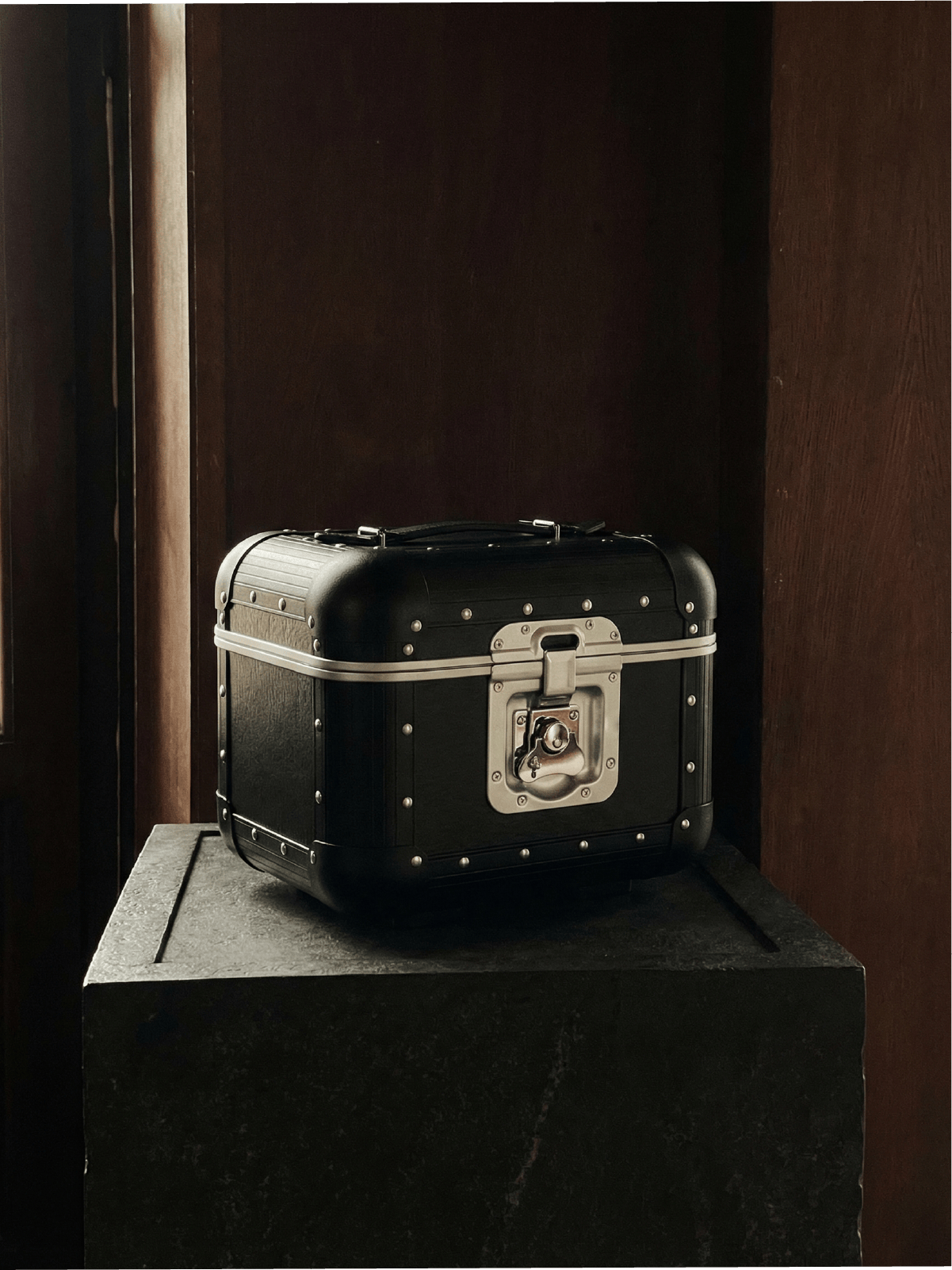 FPM Milano &GLOBE-TROTTER BANK VANITY CASEのイメージ写真