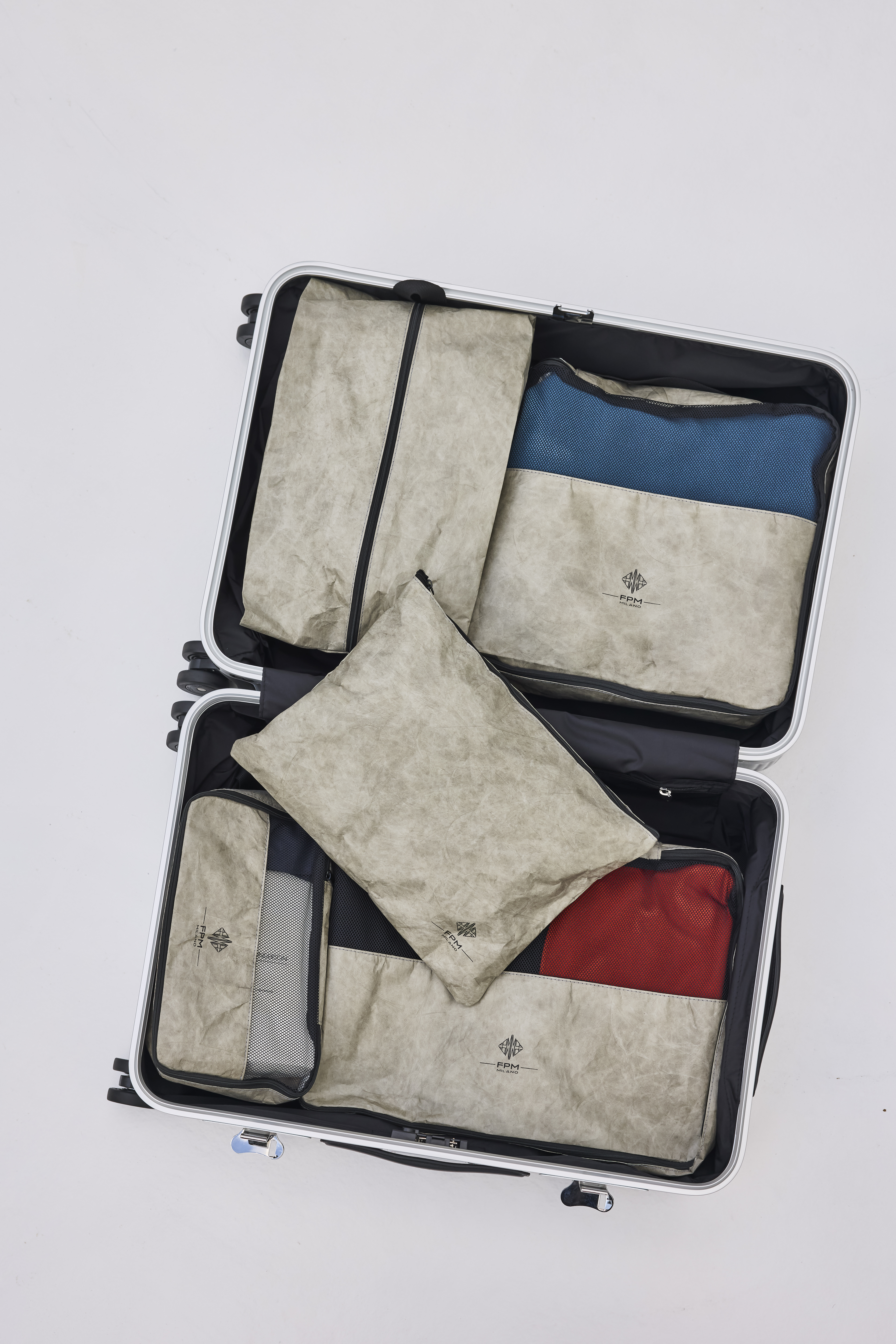 トラベルポーチ5点セットをプレゼント